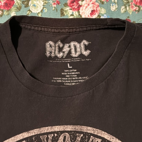 AC⚡️DC T-shirt HIGH VOLTAGE! Large 100% cotton, vintage short sleeve t-shirt. 👀 - Picture 3 of 6
